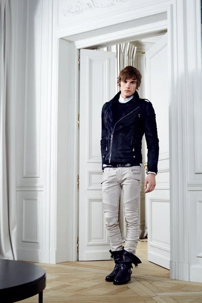 Look 16